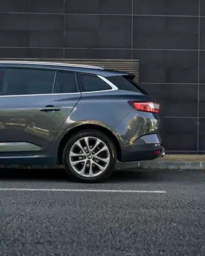 Sell Renault Mégane Sport Tourer 2018 - 15990 EUR, 126740 km - AUTO.MOTO.pt