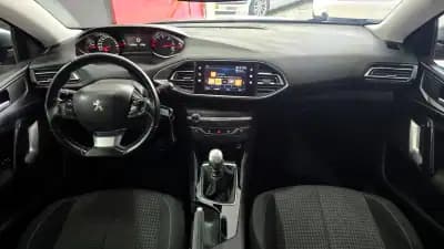 Sell Peugeot 308 SW 2018 - 12650 EUR, 133760 km - AUTO.MOTO.pt