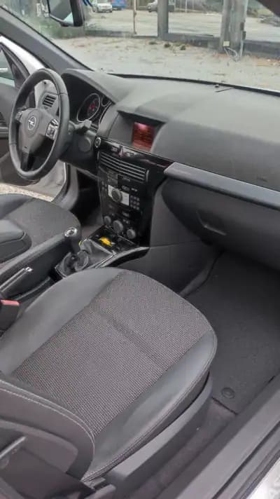 Vendo Opel Astra Caravan 2010 - 7398 EUR, 198797 km - AUTO.MOTO.pt