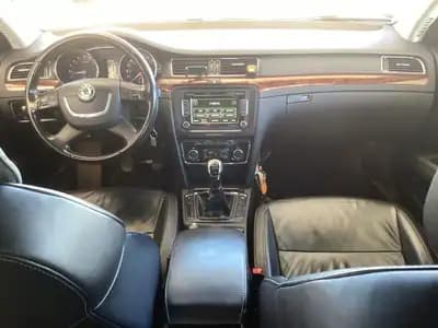 Vendo Skoda Superb 2010 - 9950 EUR, 295355 km - AUTO.MOTO.pt