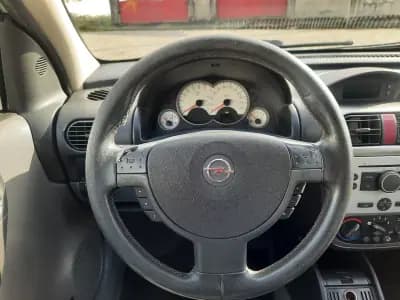 Sell Opel Corsa 2001 - 2500 EUR, 196937 km - AUTO.MOTO.pt