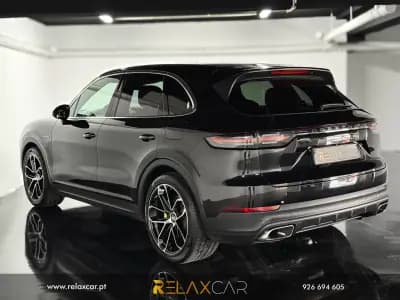 Vendo Porsche Cayenne 2018 - 53990 EUR, 150300 km - AUTO.MOTO.pt