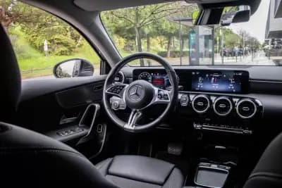 Vendo Mercedes-Benz A 250 2024 - 34990 EUR, 16557 km - AUTO.MOTO.pt