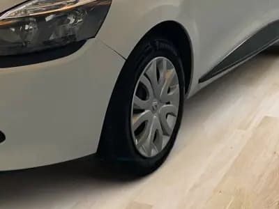 Vendo Renault Clio 2015 - 7450 EUR, 196000 km - AUTO.MOTO.pt