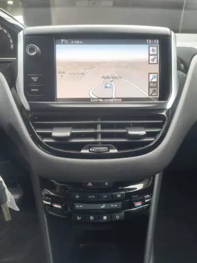 Vendo Peugeot 208 2013 - 8900 EUR, 157000 km - AUTO.MOTO.pt