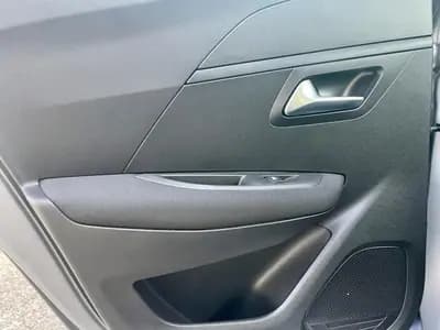 Vendo Peugeot 208 2021 - 17480 EUR, 43270 km - AUTO.MOTO.pt