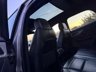 Sell Jaguar F-Pace 2016 - 30999 EUR, 144450 km - AUTO.MOTO.pt