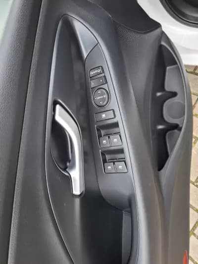 Vendo Hyundai i30 2020 - 13000 EUR, 123500 km - AUTO.MOTO.pt