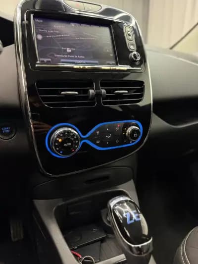 Vendo Renault Zoe 2017 - 10499 EUR, 105000 km - AUTO.MOTO.pt