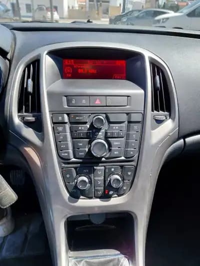 Vendo Opel Astra 2011 - 8500 EUR, 170000 km - AUTO.MOTO.pt