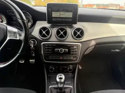 Vendo Mercedes-Benz CLA 180 2014 - 16450 EUR, 205000 km - AUTO.MOTO.pt