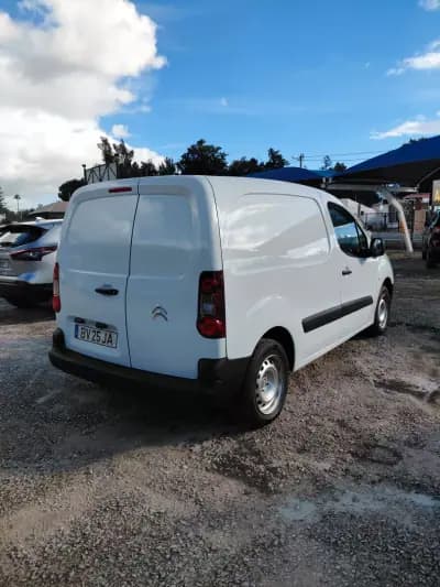 Vendo Citroën Berlingo 2017 - 13450 EUR, 136477 km - AUTO.MOTO.pt