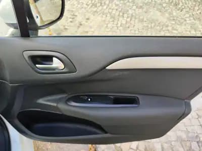 Sell Citroën C4 2015 - 9980 EUR, 157000 km - AUTO.MOTO.pt