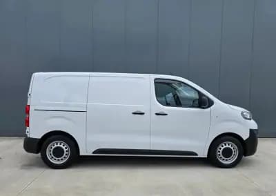 Sell Peugeot Expert 2024 - 21990 EUR, 21500 km - AUTO.MOTO.pt