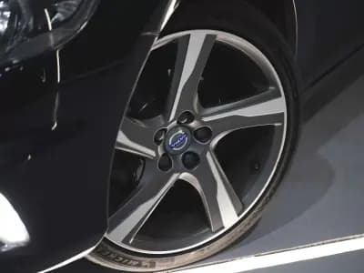 Sell Volvo V40 2015 - 13990 EUR, 147000 km - AUTO.MOTO.pt