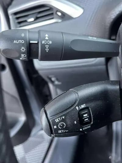 Vendo Peugeot 2008 2019 - 13900 EUR, 39416 km - AUTO.MOTO.pt