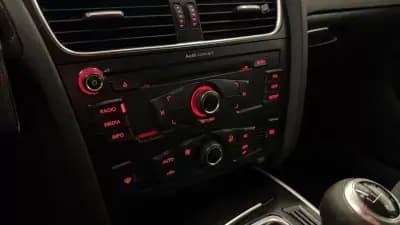 Vendo Audi A4 Avant 2008 - 9990 EUR, 300335 km - AUTO.MOTO.pt