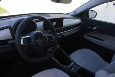 Vendo Fiat 600e 2023 - 29980 EUR, 7039 km - AUTO.MOTO.pt