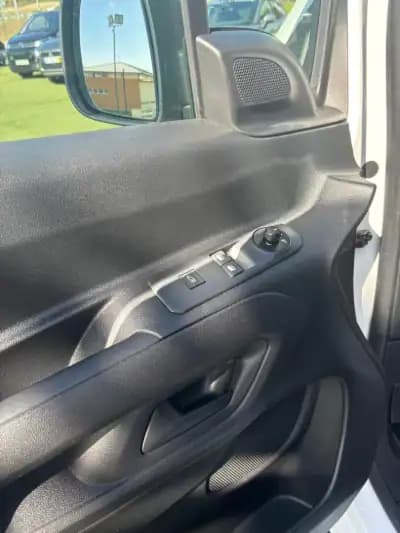 Vendo Citroën Berlingo 2020 - 18490 EUR, 101460 km - AUTO.MOTO.pt