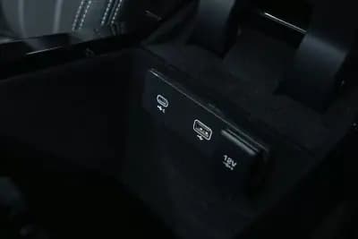 Sell Land Rover Range Rover Velar 2021 - 51950 EUR, 76000 km - AUTO.MOTO.pt