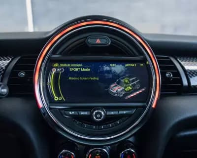 Vendo MINI Cooper 2015 - 19990 EUR, 135300 km - AUTO.MOTO.pt