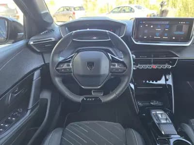 Vendo Peugeot e-208 2024 - 25450 EUR, 11000 km - AUTO.MOTO.pt