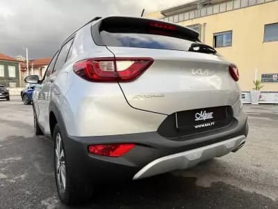 Vendo Kia Stonic 2022 - 13750 EUR, 81000 km - AUTO.MOTO.pt