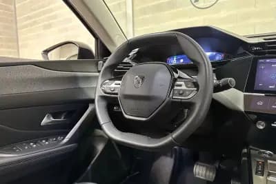 Vendo Peugeot 308 2023 - 19950 EUR, 38478 km - AUTO.MOTO.pt