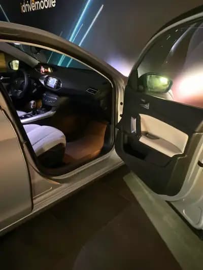 Sell Peugeot 308 2016 - 15500 EUR, 171736 km - AUTO.MOTO.pt