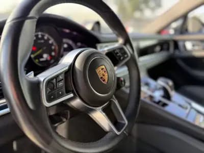 Sell Porsche Panamera 2018 - 74500 EUR, 50941 km - AUTO.MOTO.pt