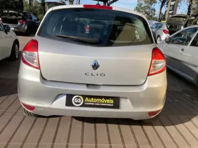Vendo Renault Clio 2010 - 4990 EUR, 207500 km - AUTO.MOTO.pt
