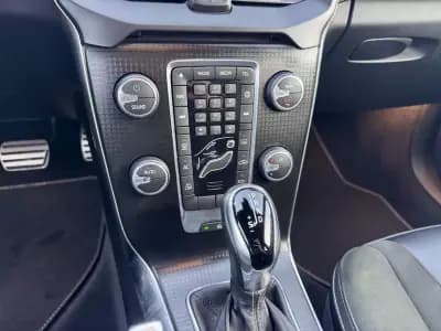 Vendo Volvo V40 2017 - 17990 EUR, 115000 km - AUTO.MOTO.pt