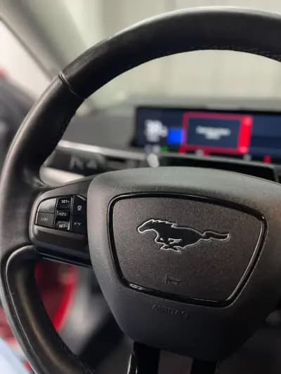 Vendo Ford Mustang Mach-E 2021 - 24999 EUR, 140000 km - AUTO.MOTO.pt