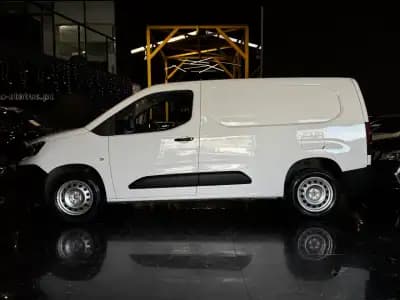 Vendo Peugeot Partner 2021 - 14990 EUR, 81900 km - AUTO.MOTO.pt