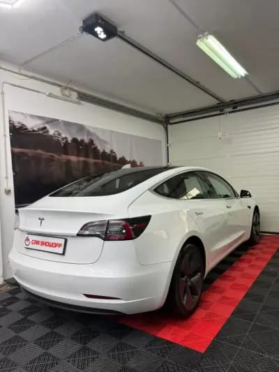 Vendo Tesla Model 3 2020 - 24900 EUR, 119316 km - AUTO.MOTO.pt