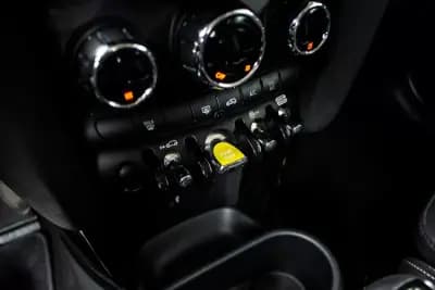 Vendo MINI 2021 - 17980 EUR, 78086 km - AUTO.MOTO.pt