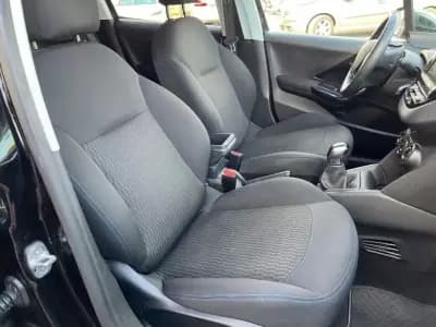 Sell Peugeot 208 2019 - 10450 EUR, 84000 km - AUTO.MOTO.pt