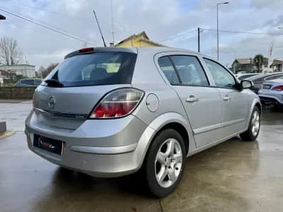 Vendo Opel Astra 2007 - 3999 EUR, 220000 km - AUTO.MOTO.pt