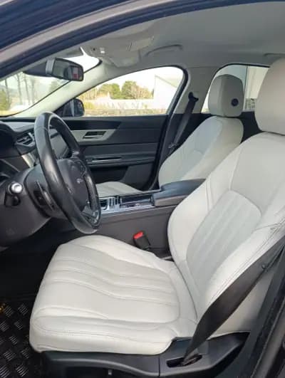 Sell Jaguar XF 2017 - 19900 EUR, 173000 km - AUTO.MOTO.pt