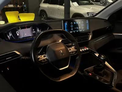 Vendo Peugeot 3008 2022 - 19990 EUR, 171600 km - AUTO.MOTO.pt