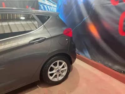 Vendo Ford Fiesta 2021 - 13999 EUR, 80000 km - AUTO.MOTO.pt