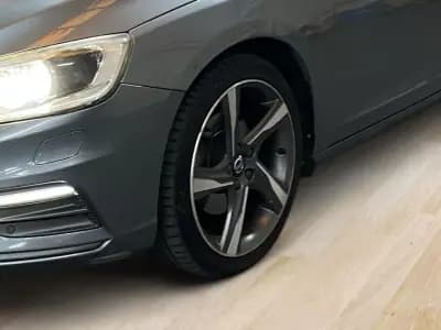 Vendo Volvo V60 2016 - 13950 EUR, 322000 km - AUTO.MOTO.pt