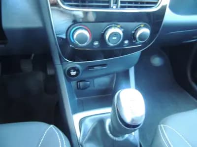 Sell Renault Clio 2017 - 10950 EUR, 140000 km - AUTO.MOTO.pt