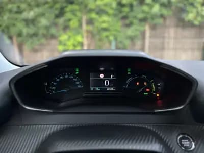 Vendo Peugeot e-2008 2023 - 22500 EUR, 46500 km - AUTO.MOTO.pt