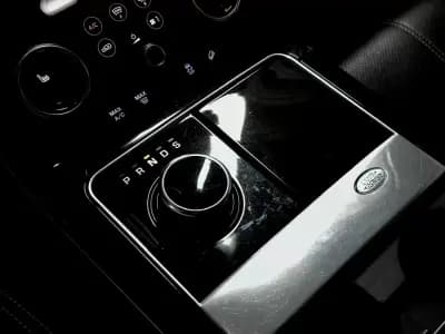 Sell Land Rover Range Rover Velar 2019 - 52900 EUR, 116101 km - AUTO.MOTO.pt