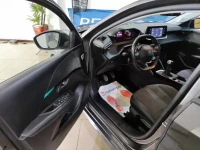 Sell Peugeot 208 2018 - 13990 EUR, 37000 km - AUTO.MOTO.pt