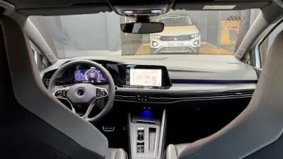 Vendo Volkswagen Golf 2021 - 34970 EUR, 88000 km - AUTO.MOTO.pt