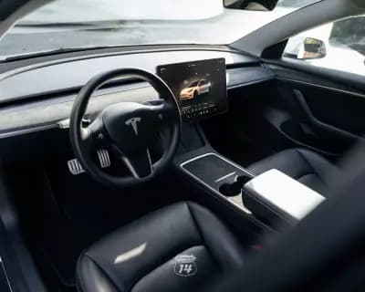 Vendo Tesla Model 3 2022 - 32990 EUR, 121900 km - AUTO.MOTO.pt