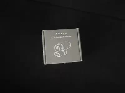 Vendo Tesla Model S 2019 - 27990 EUR, 181940 km - AUTO.MOTO.pt