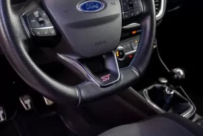 Vendo Ford Fiesta 2019 - 19900 EUR, 110400 km - AUTO.MOTO.pt